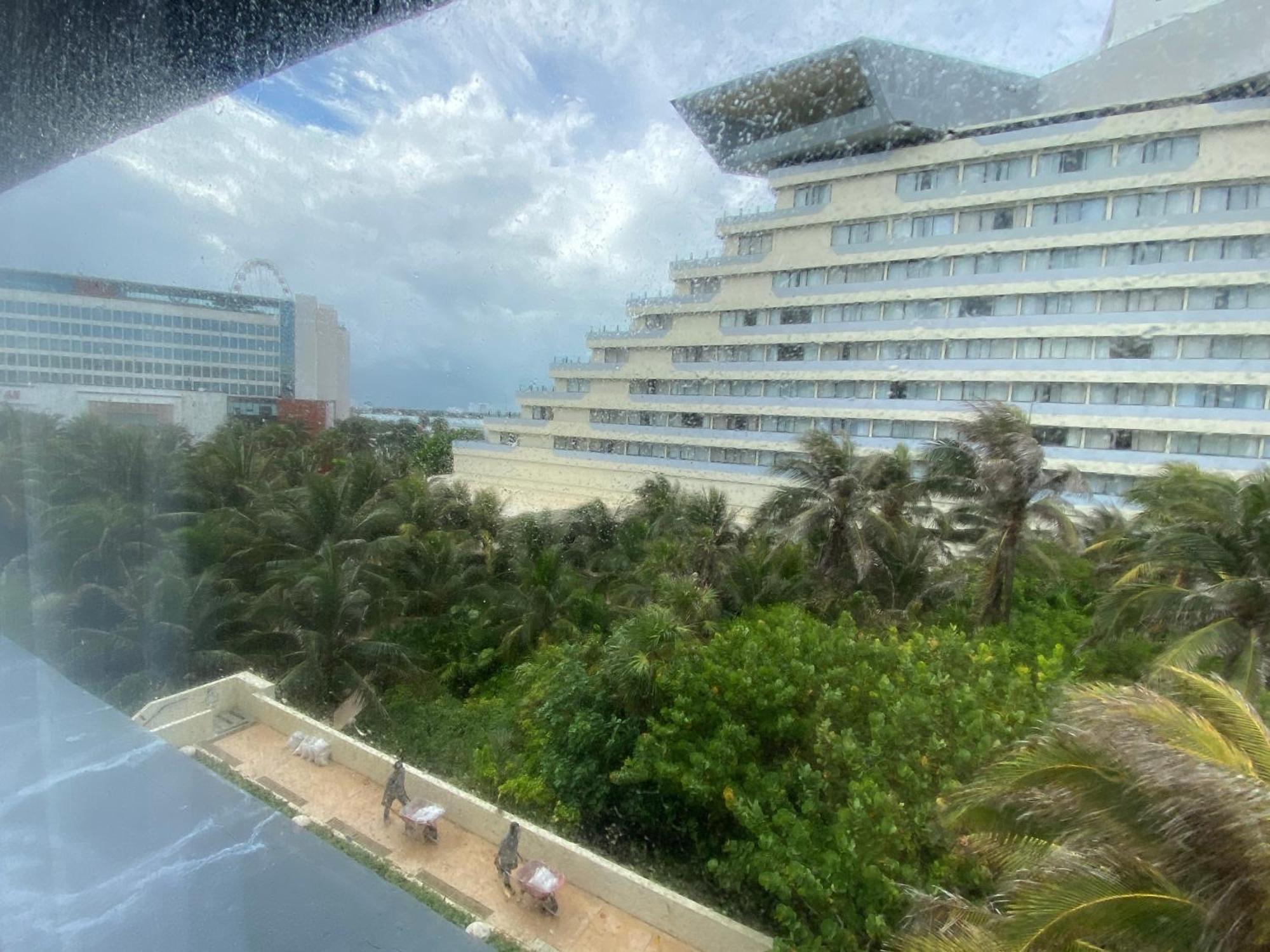 Condo In Ocean Front Resort Cancun Room photo